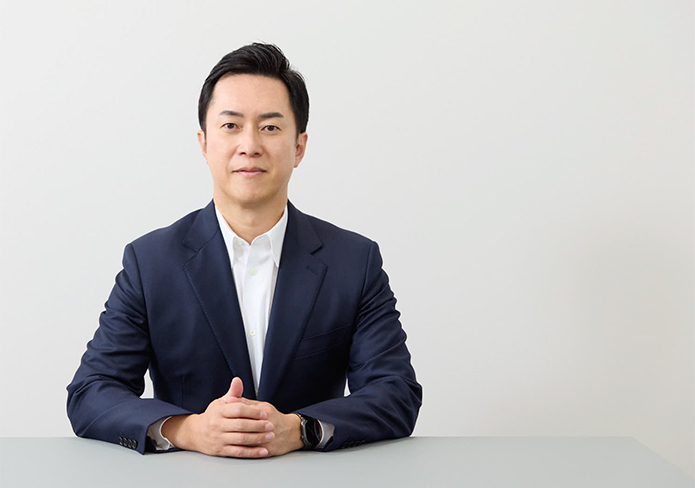 代表取締役社長 野坂英吾